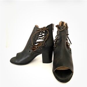 Baske California Lace-Up  Boots 6 1/2